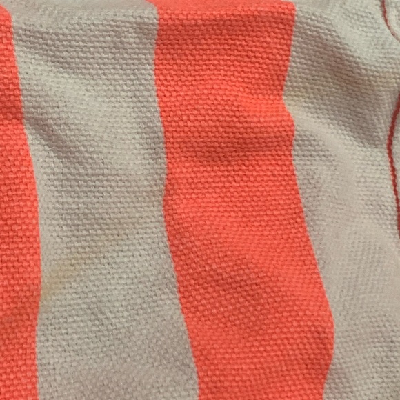 Victoria’s Secret striped bag with rope handles and magnetic snap, side pockets. - Picture 11 of 11